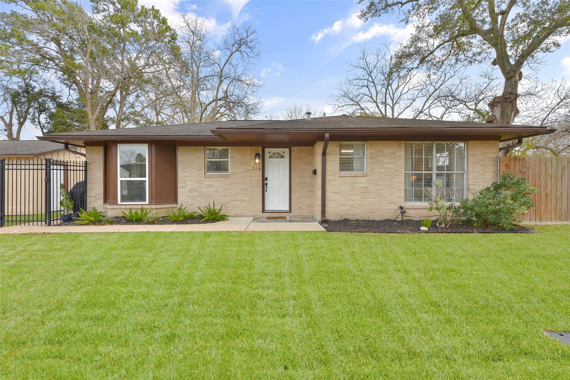 115 S 8th Street Alvin TX 77511