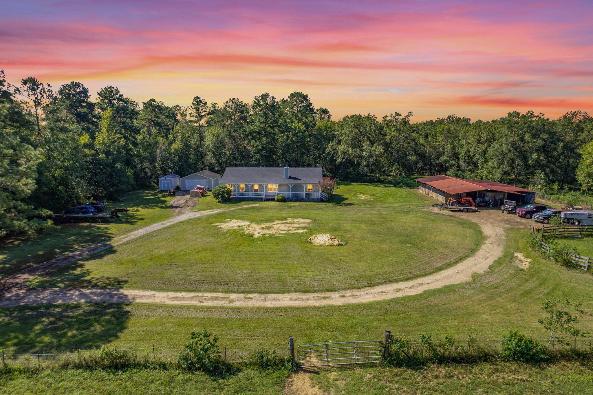 638 County Road 2066 Hull TX 77564