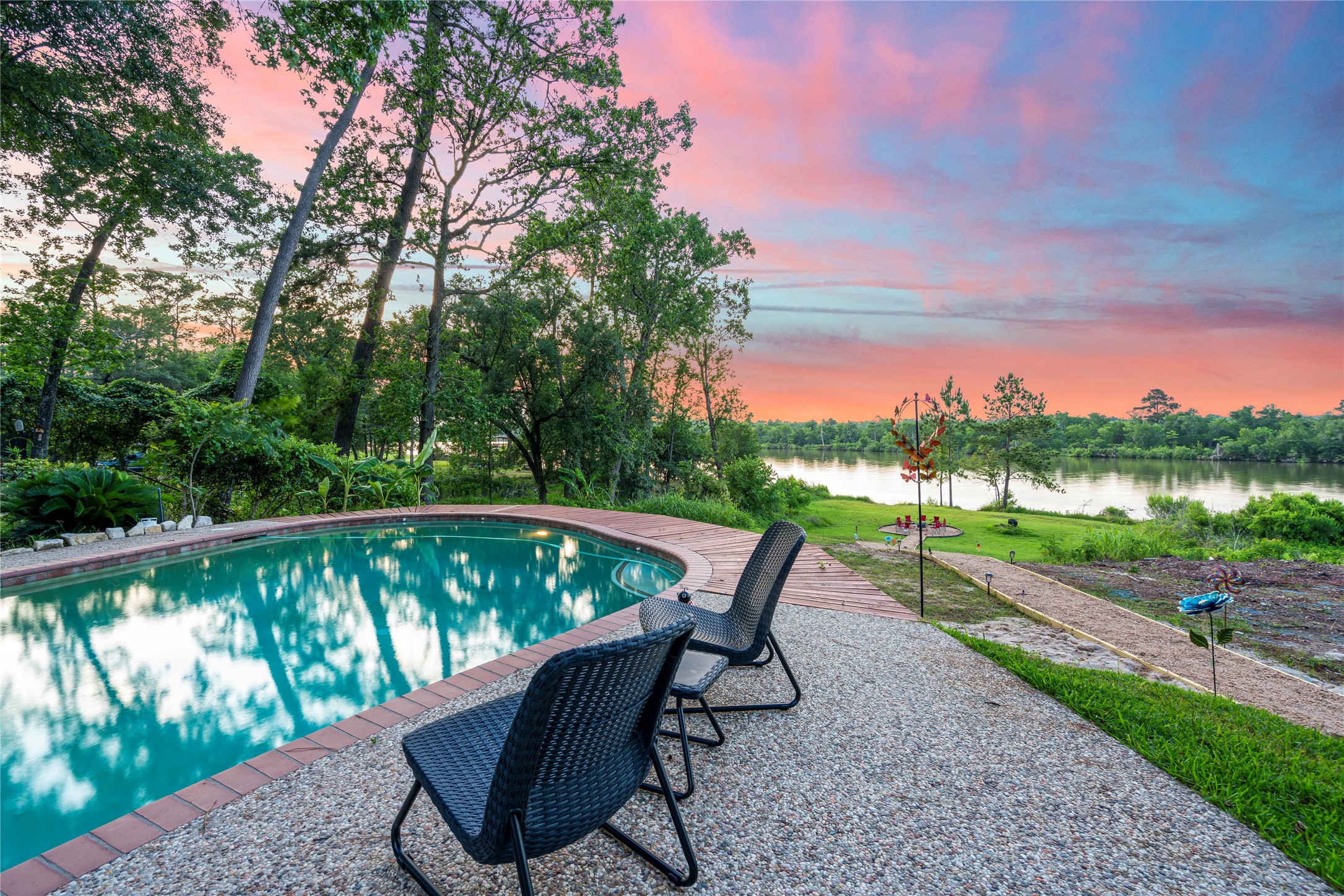 822 W Houston Street Highlands TX 77562