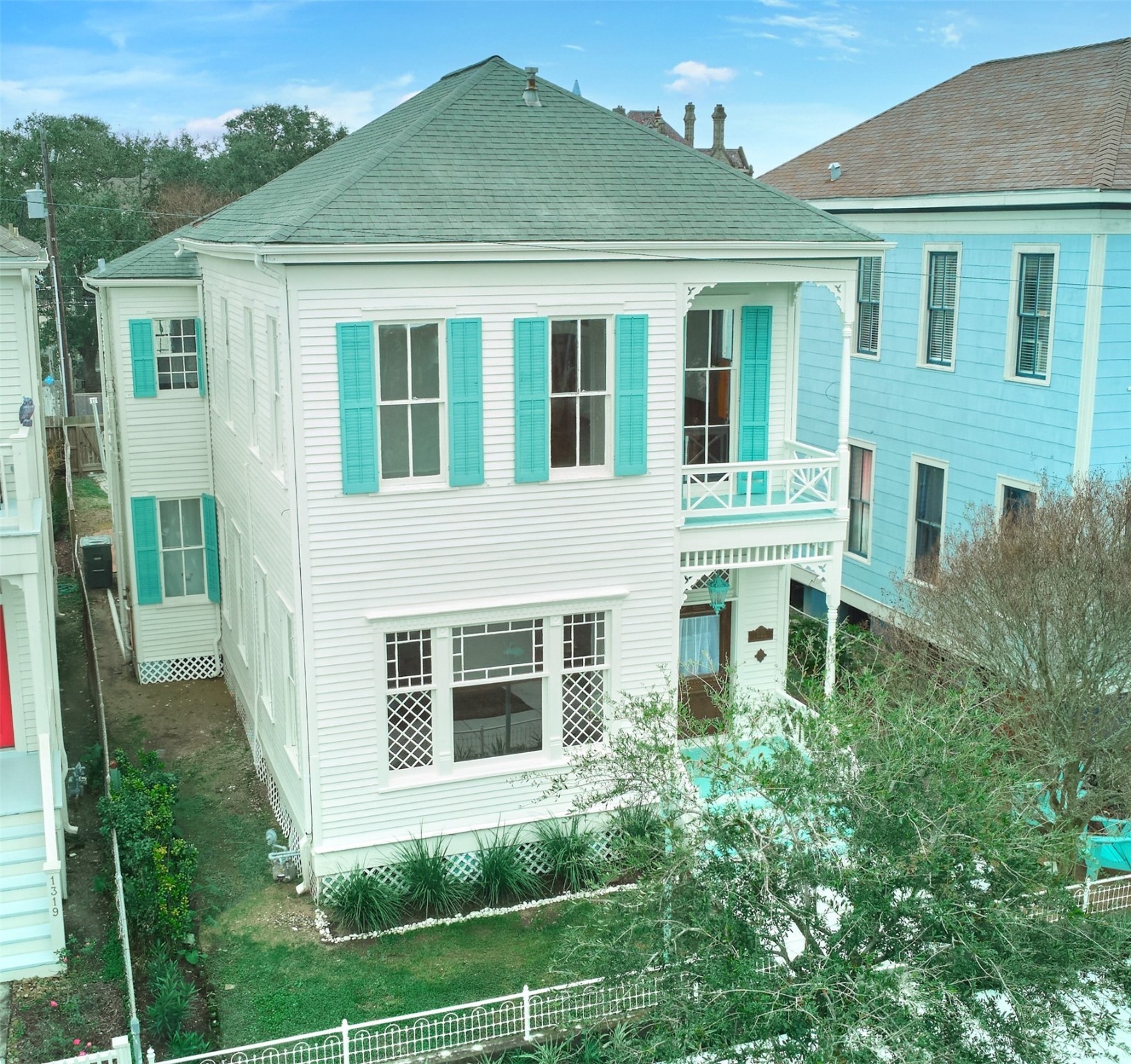 1323 Ball Galveston TX 77550