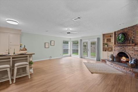 887 Silverpines Road Houston TX 77062
