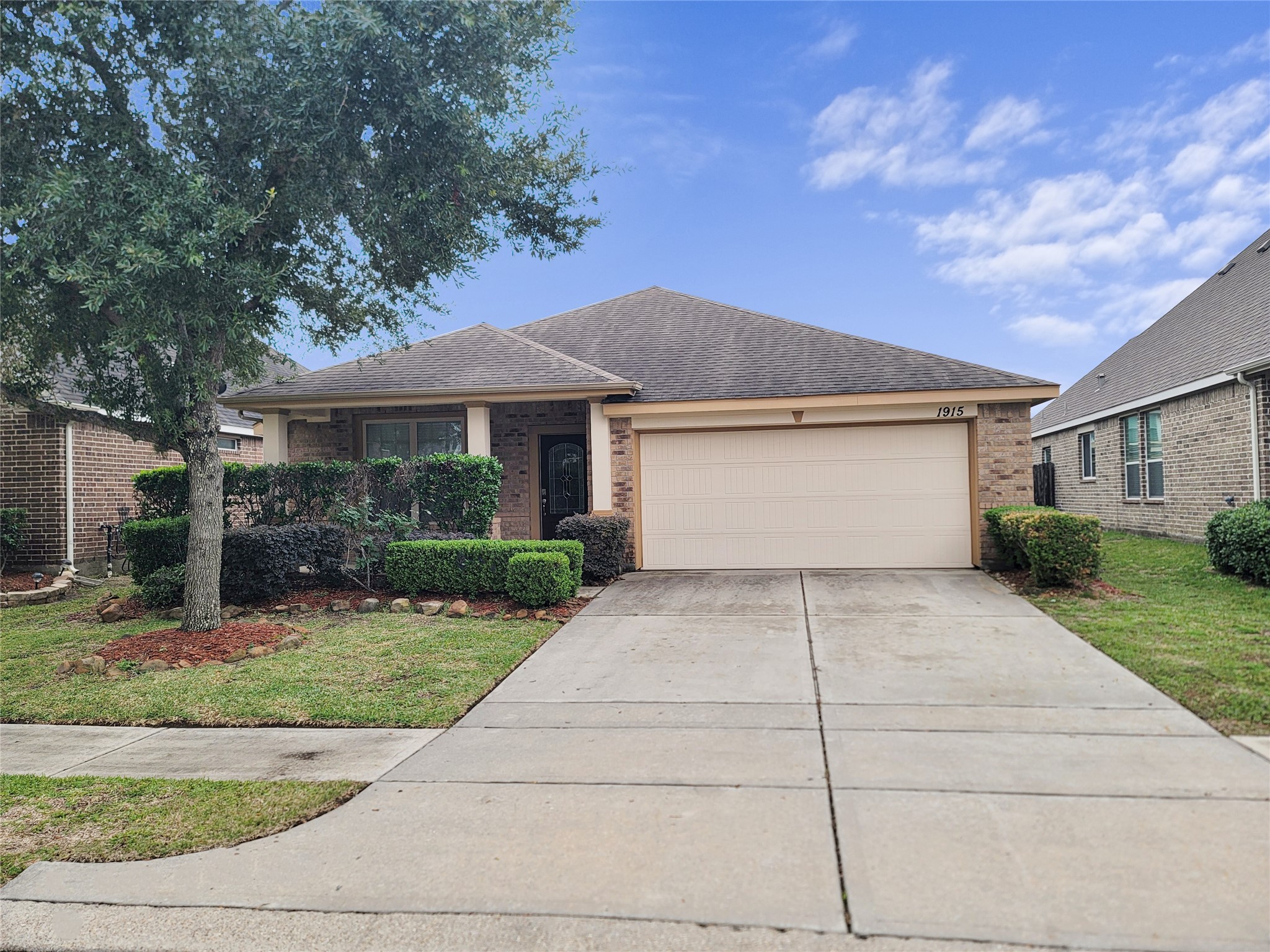 1915 Bossingham Lane Houston TX 77049