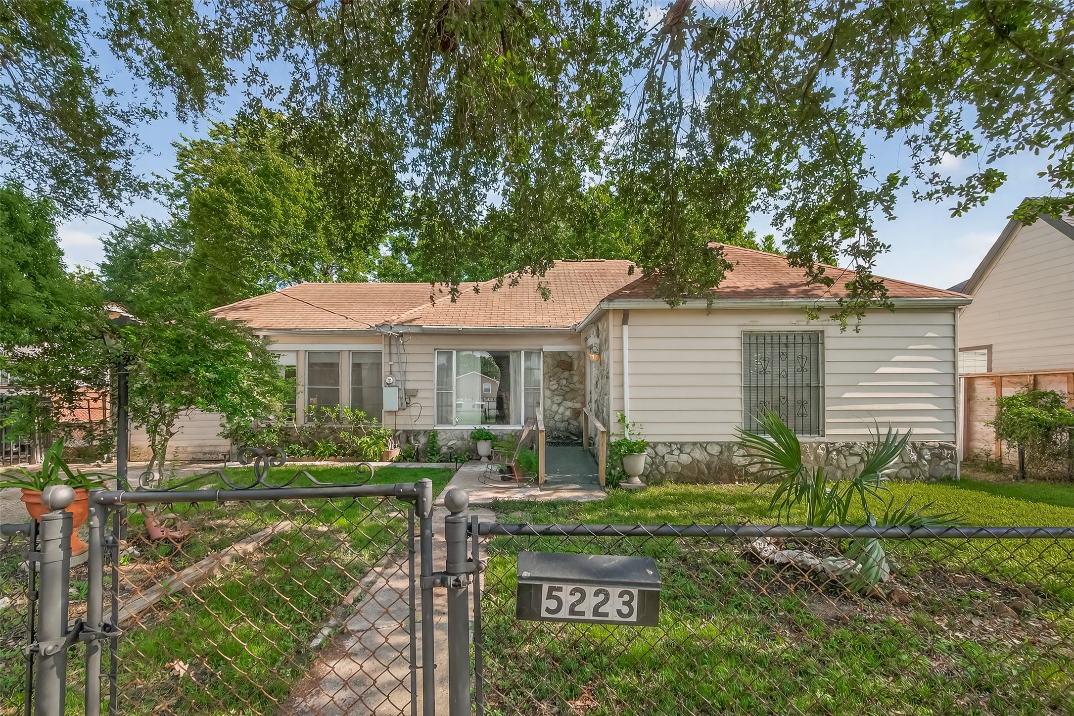 5223 Clay Street Houston TX 77023