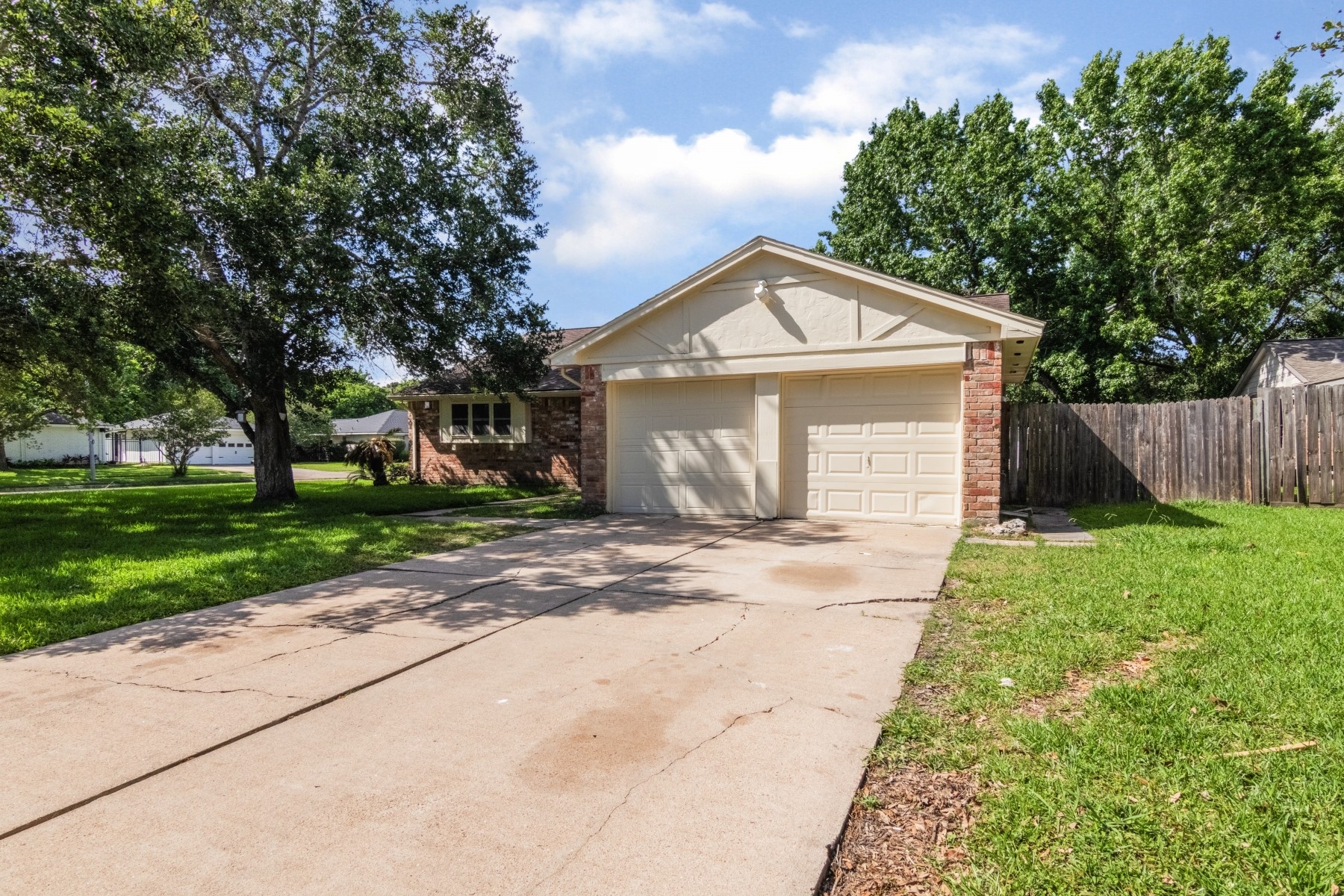 501 Point Clear Drive Friendswood TX 77546