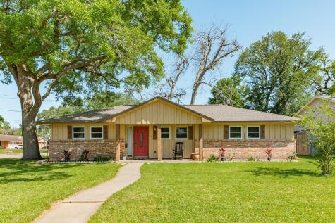 105 Mulberry Street Lake Jackson TX 77566