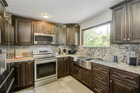 103 Jasmine Street Lake Jackson TX 77566