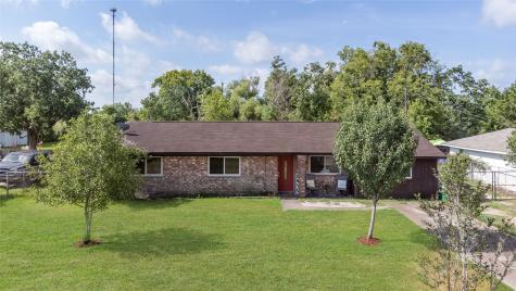 402 County Road 243 Angleton TX 77515
