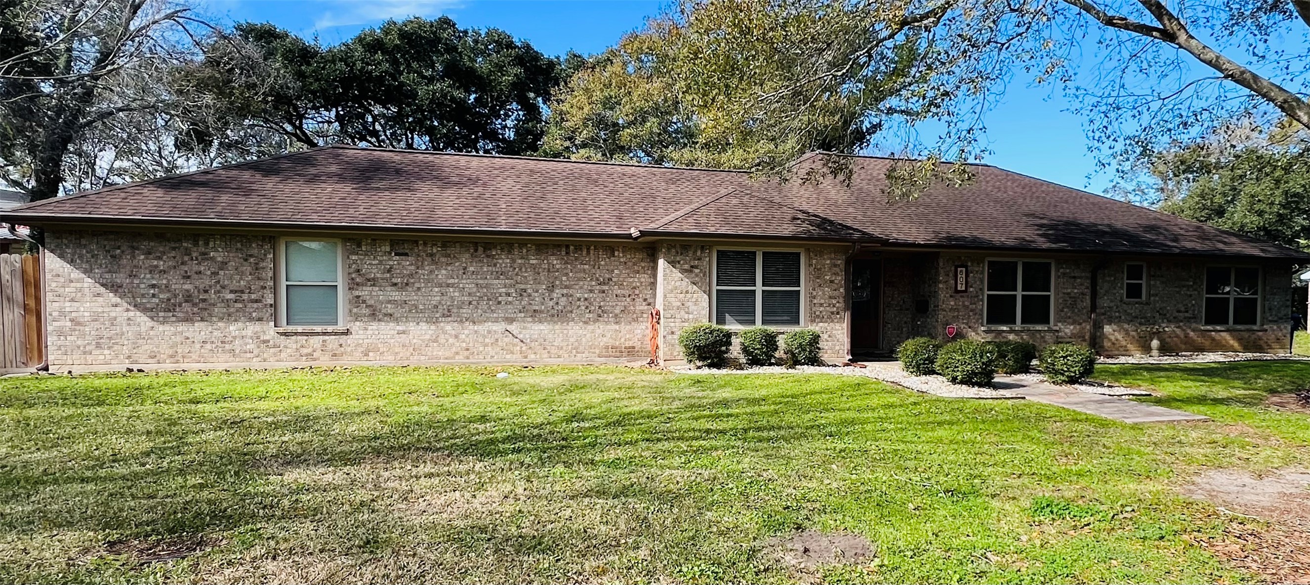 607 N Rockisland Street Angleton TX 77515