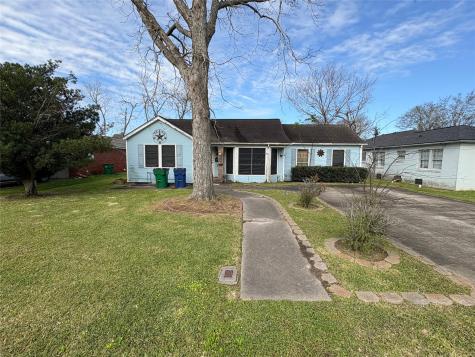 615 N Tinsley Street Angleton TX 77515