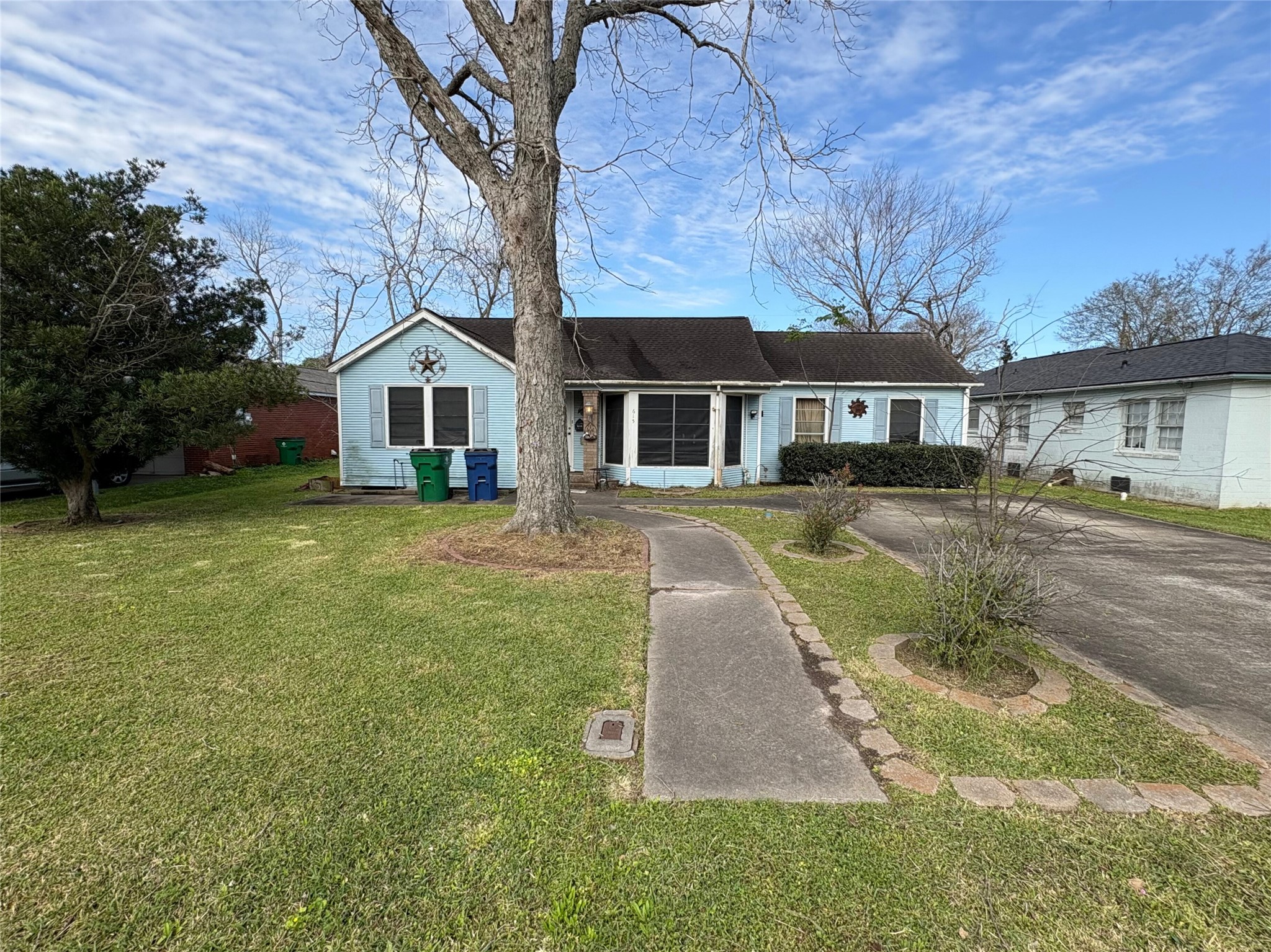 615 N Tinsley Street Angleton TX 77515