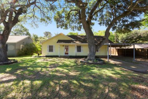211 Fitzgerald Street East Bernard TX 77435