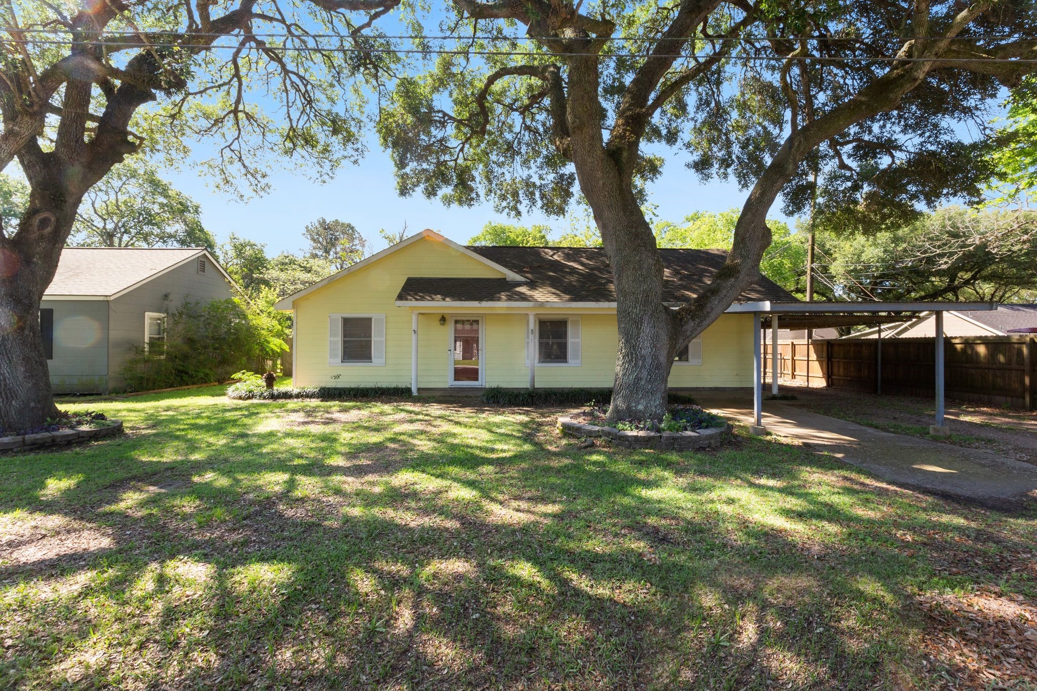 211 Fitzgerald Street East Bernard TX 77435