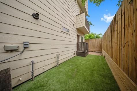 5739 Petty Street Houston TX 77007