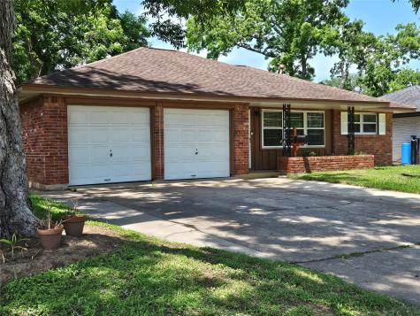 111 Carnation Street Richwood TX 77566