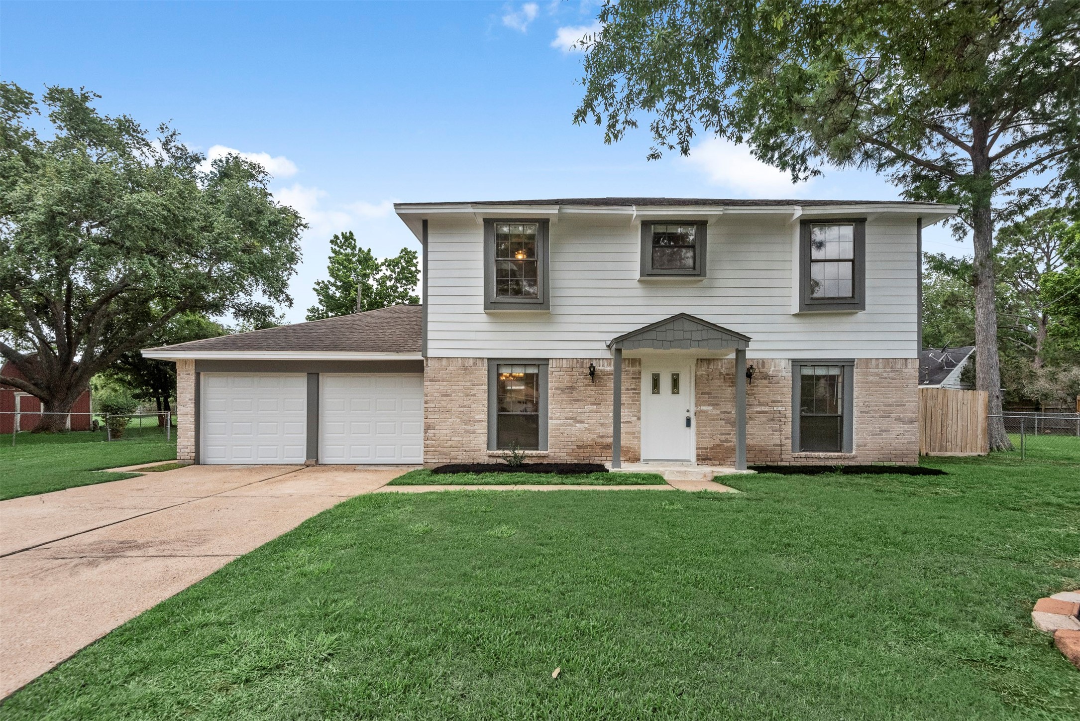 206 Castlelake Drive Friendswood TX 77546