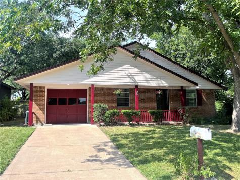 28 W Hilburn Street Bellville TX 77418