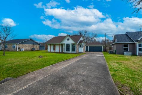 7129 Beechwood Drive Angleton TX 77515