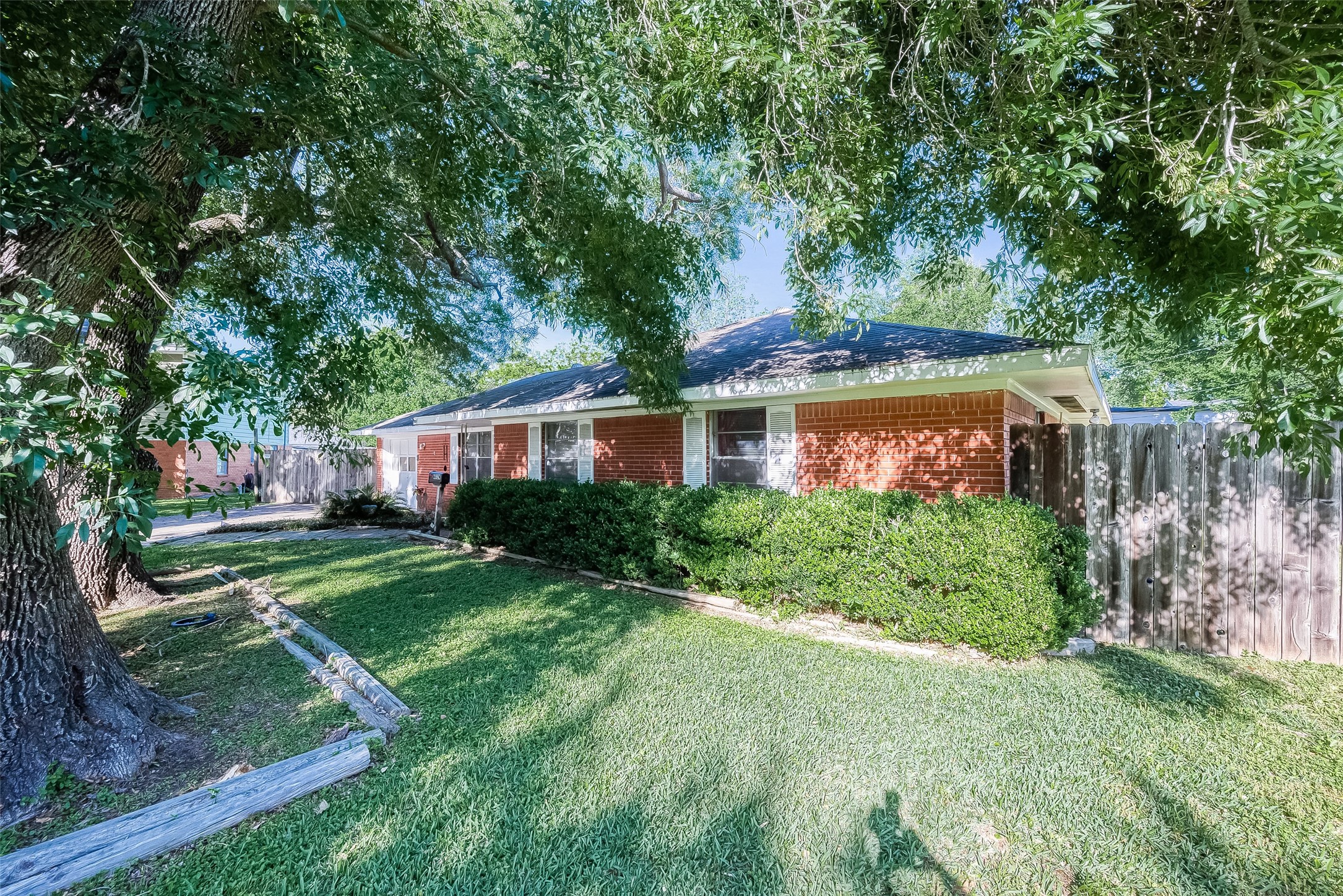 602 W Church Drive Sugar Land TX 77498