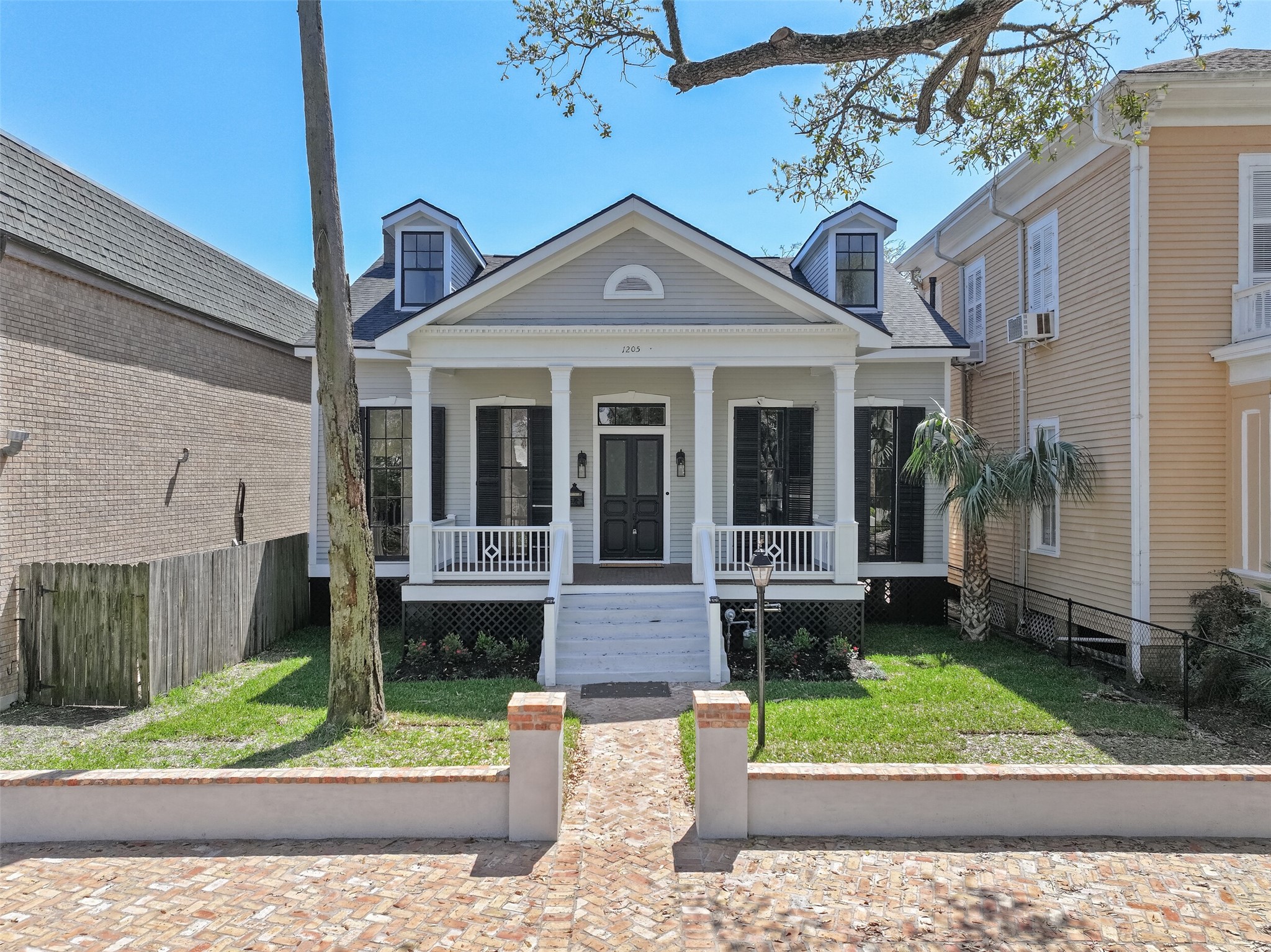 1205 Sealy Street Galveston TX 77550