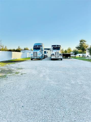 226 Road 5210 Cleveland TX 77327