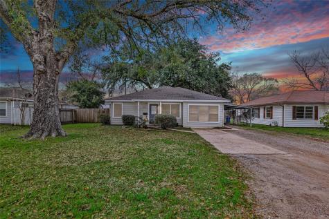 211 Begonia Lane Highlands TX 77562