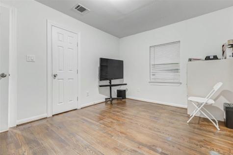 907 Whitaker Avenue Pasadena TX 77506