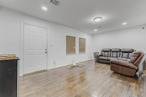 907 Whitaker Avenue Pasadena TX 77506