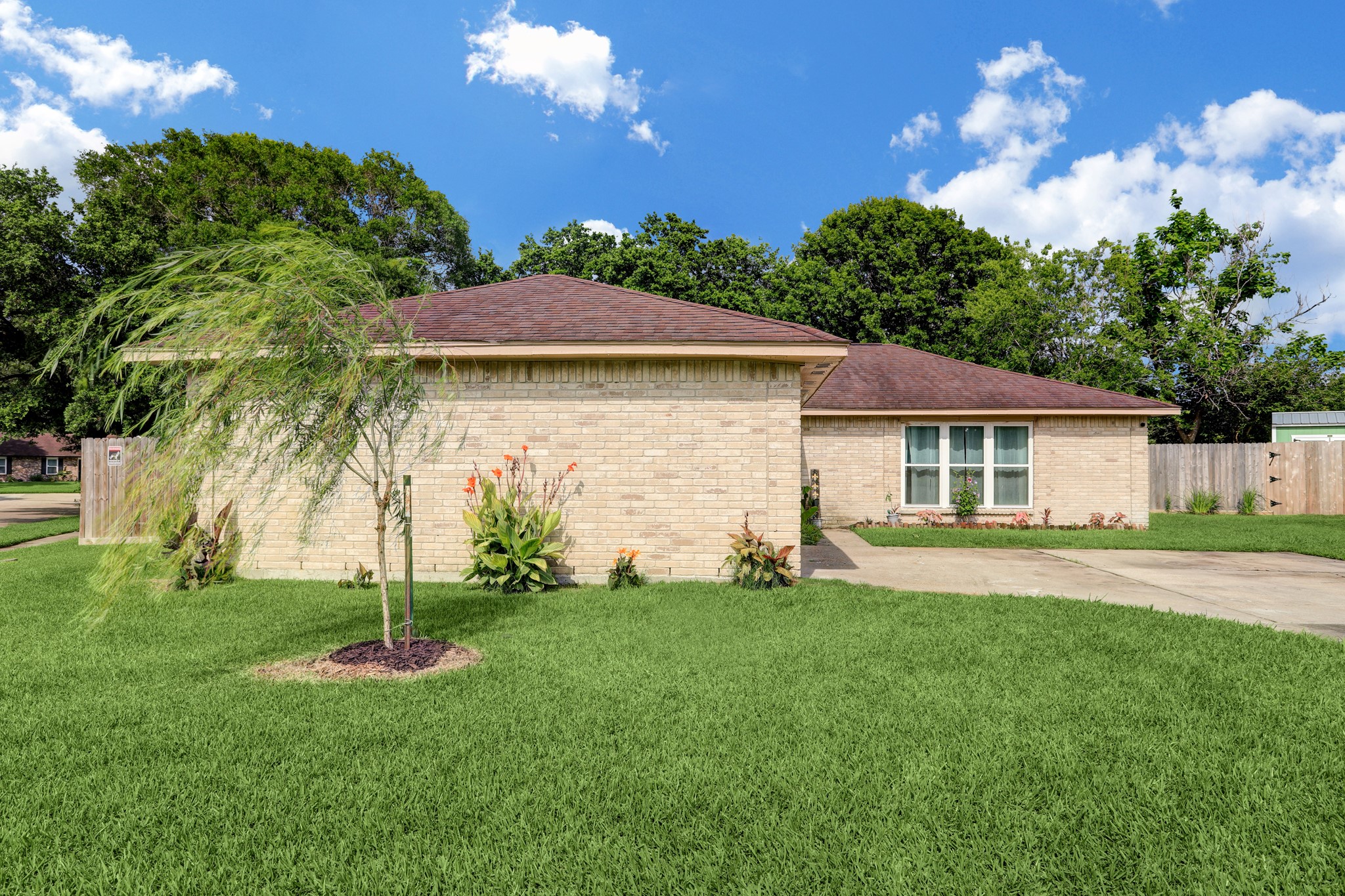 202 Willow Creek Court League City TX 77573