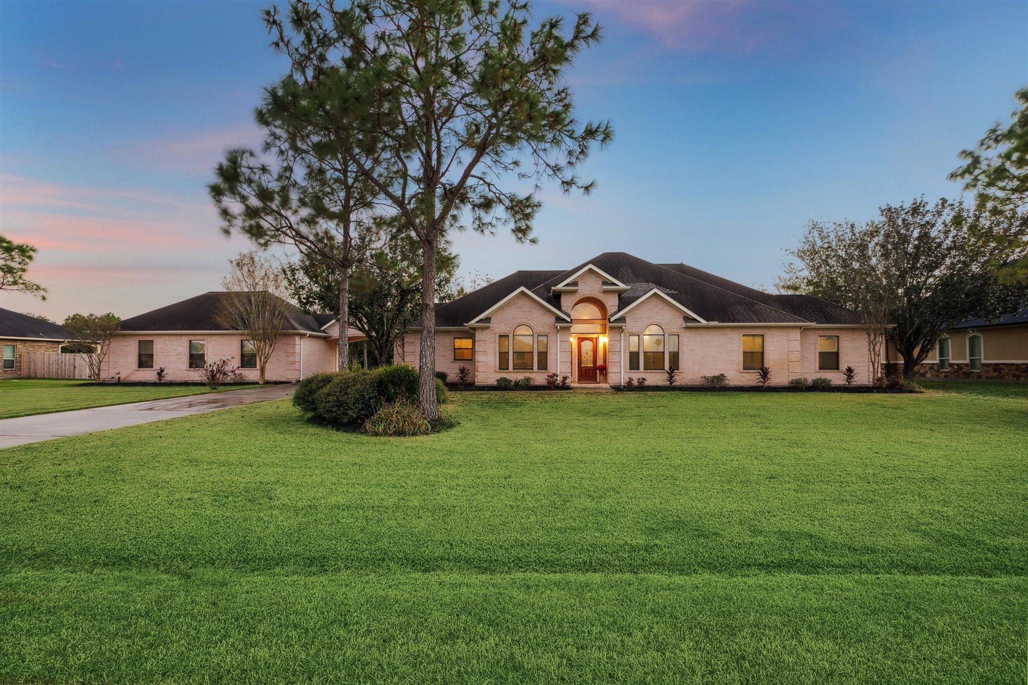 327 Lago Circle Drive N Santa Fe TX 77517