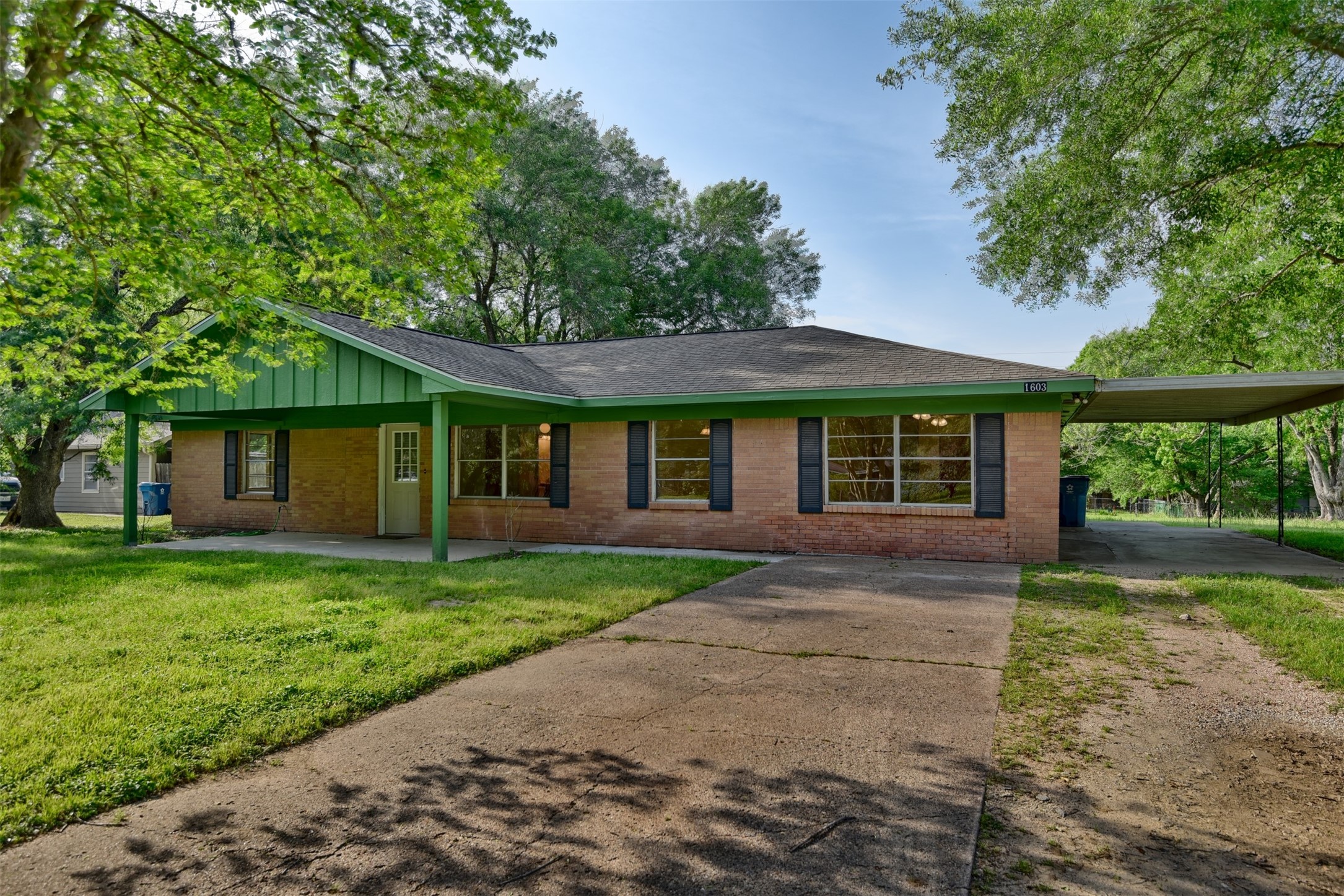 1603 Everitt Street Navasota TX 77868