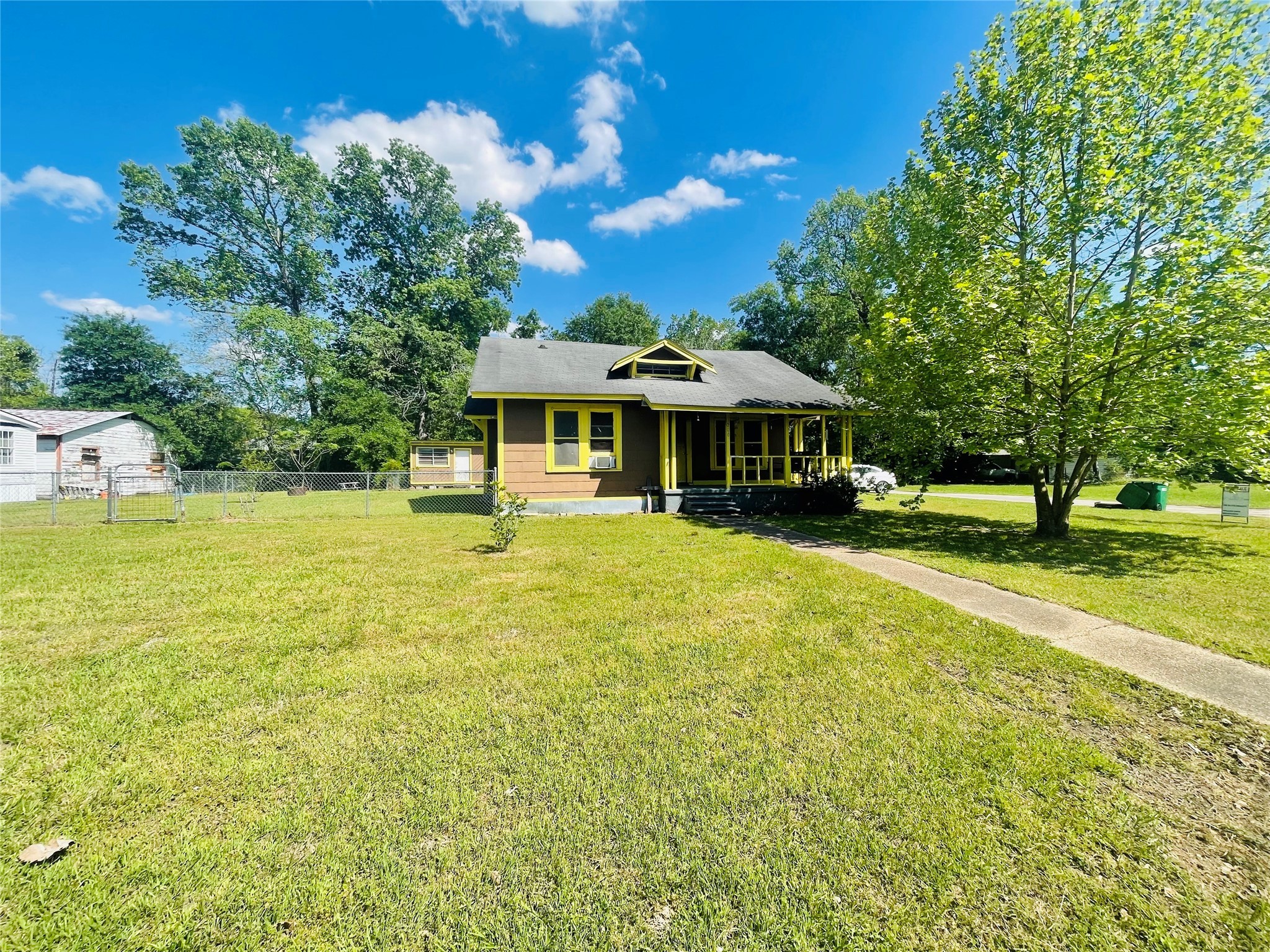 200 N Cleveland Avenue Cleveland TX 77327