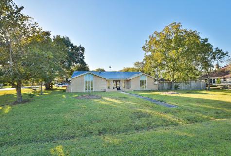 1871 County Road 936 Alvin TX 77511
