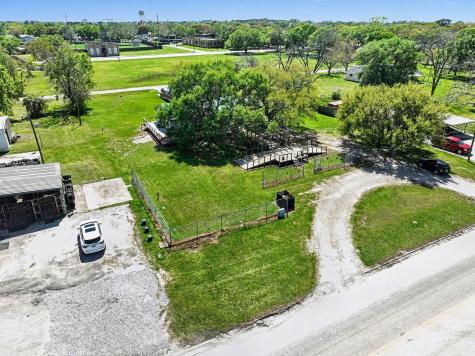 810 Miller Anahuac TX 77514-2123