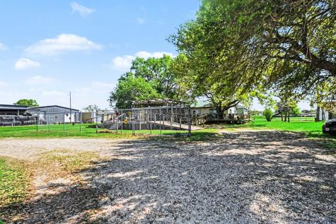 810 Miller Anahuac TX 77514-2123