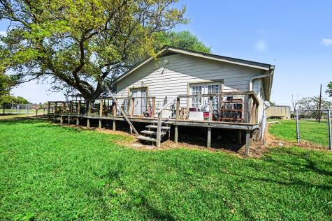 810 Miller Anahuac TX 77514-2123