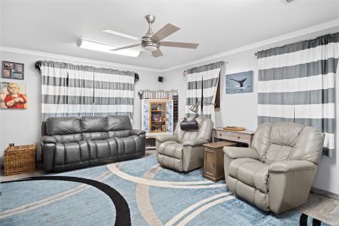 879 Interstate 45 S Huntsville TX 77340