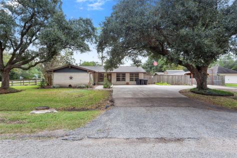 2233 W Coombs Street Alvin TX 77511
