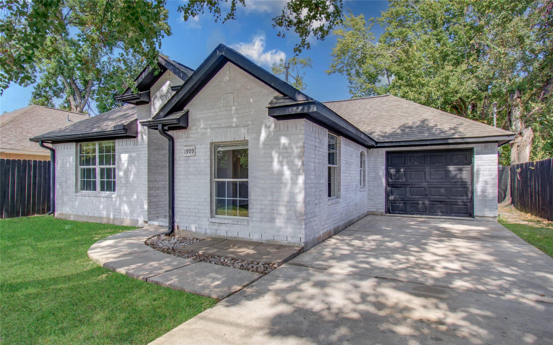1909 Melbourne Street Houston TX 77026