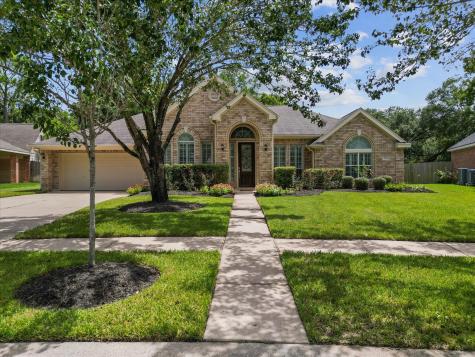 316 Winding Oak Lane S League City TX 77573