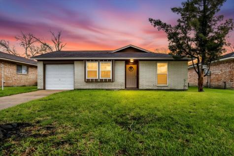 4811 Hannas Reef Drive Bacliff TX 77518