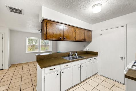 4811 Hannas Reef Drive Bacliff TX 77518