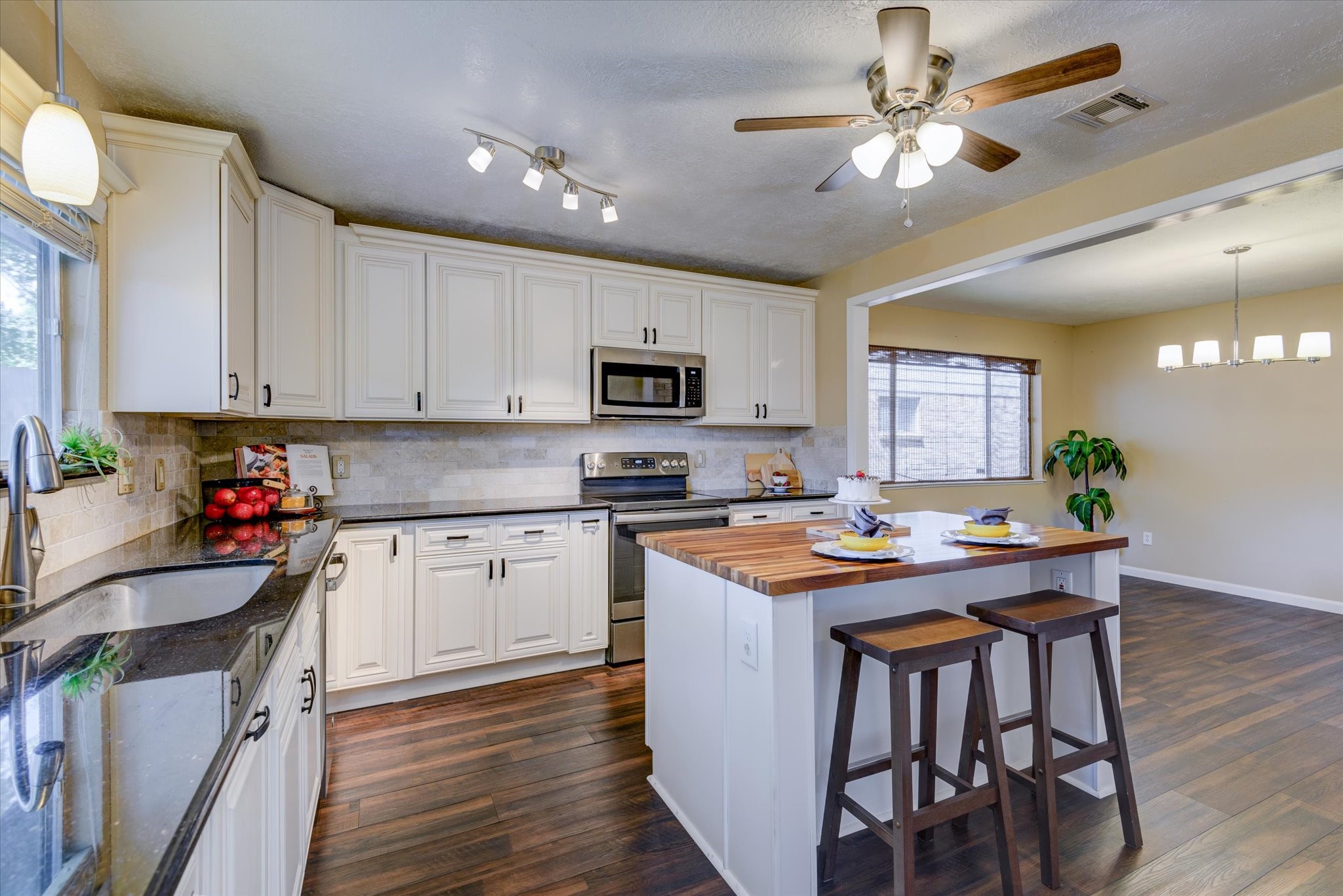 2319 Colonial Ridge Drive Friendswood TX 77546