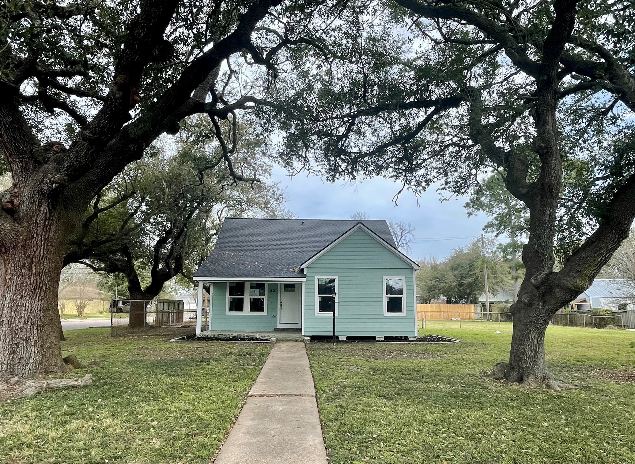 32 10th Avenue N Texas City TX 77590