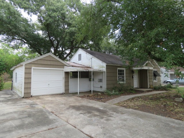 2740 Berry Avenue Groves TX 77619