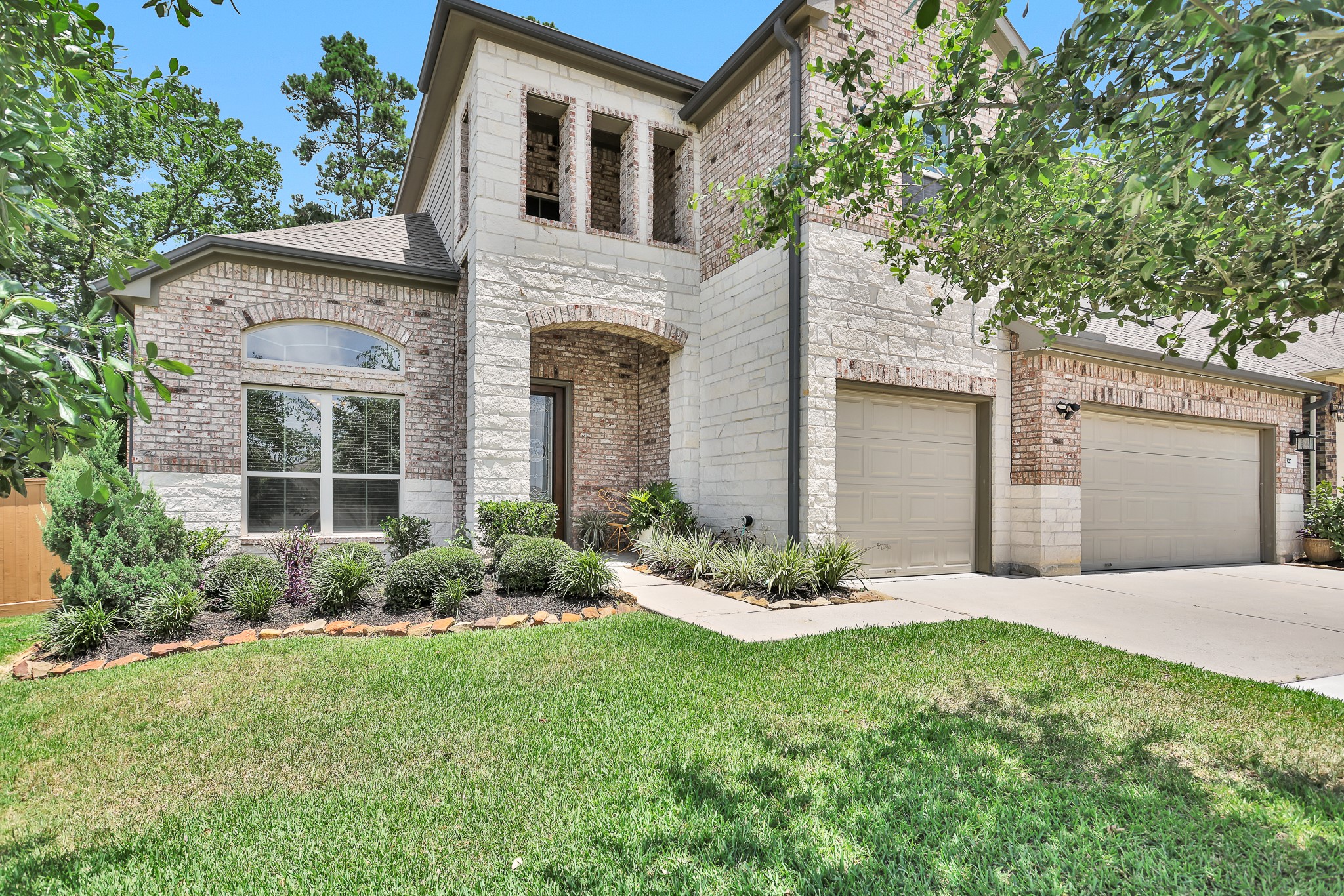 327 Black Walnut Court Conroe TX 77304