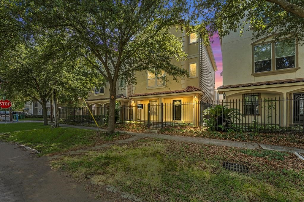 2208 Colorado Street Houston TX 77007