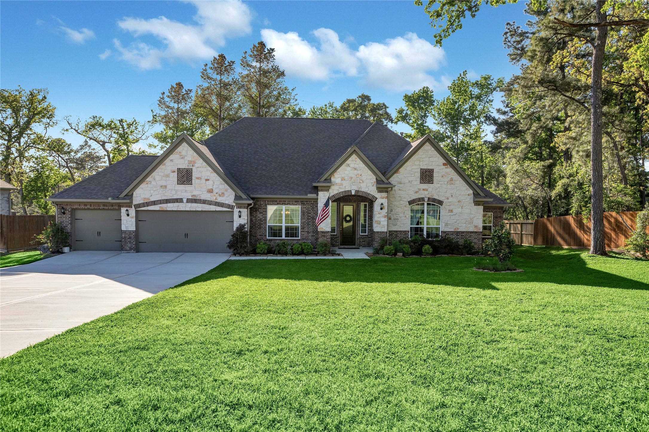 137 Magnolia Reserve Loop Magnolia TX 77354