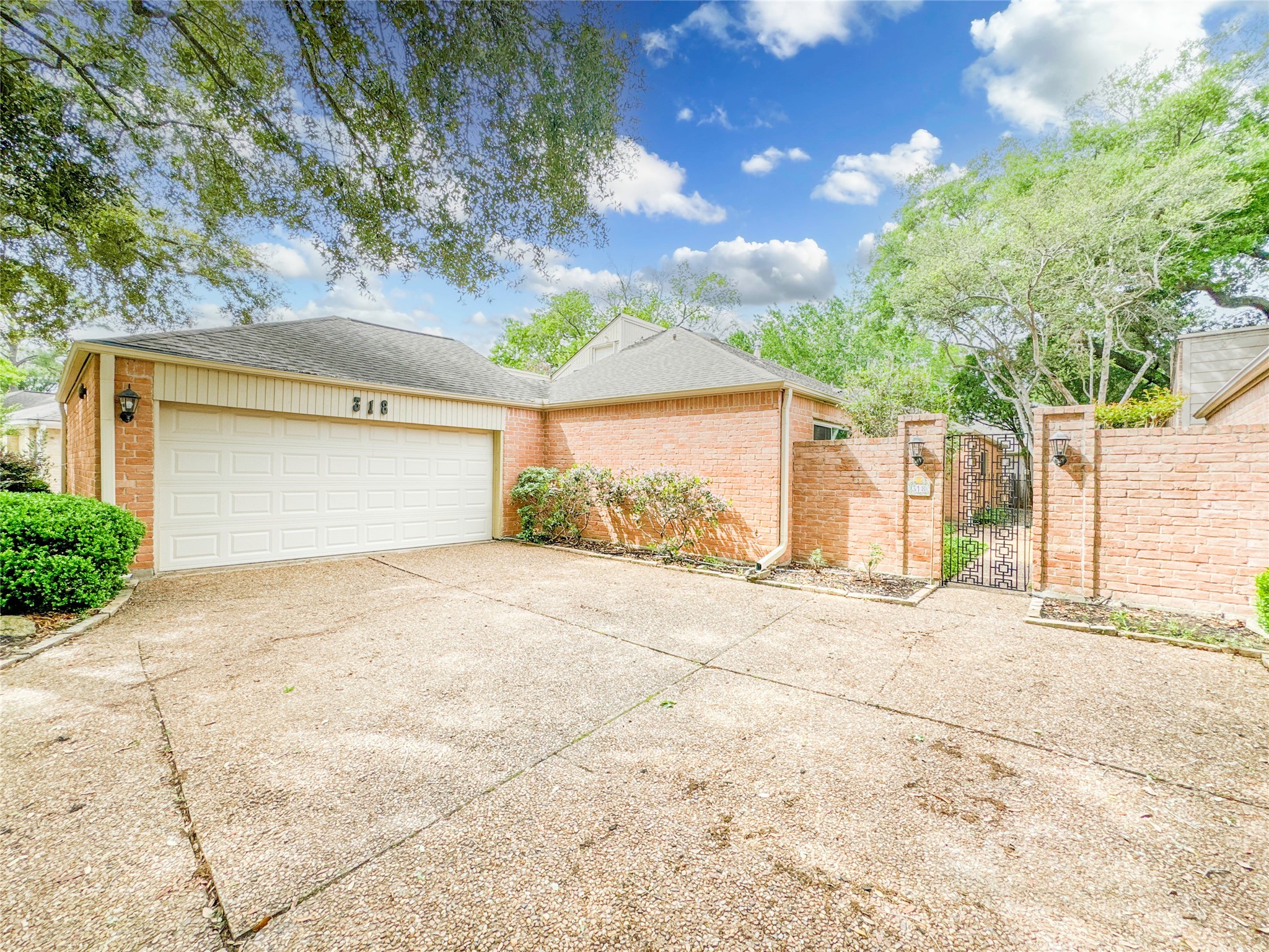 318 W Fair Harbor Lane Houston TX 77079