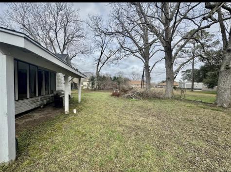 188 Elm Street Blessing TX 77419
