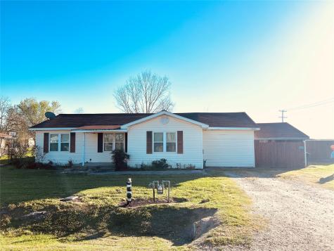 419 5th Street N Van Vleck TX 77482